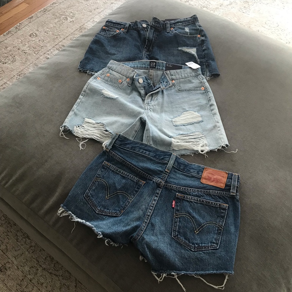 ❌SOLD❌ LOT of 3 jean short (1 Levi’s, 2 NWT Gap)